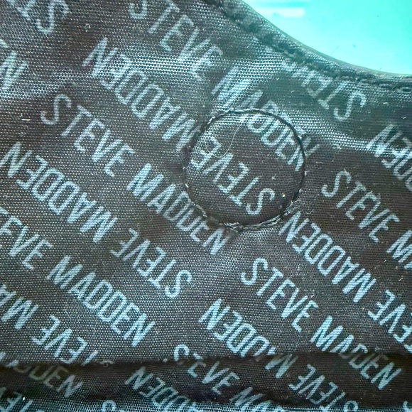 Steve Madden NWOT Black,  Pebbled Faux Leather Wristlet - Picture 3 of 5